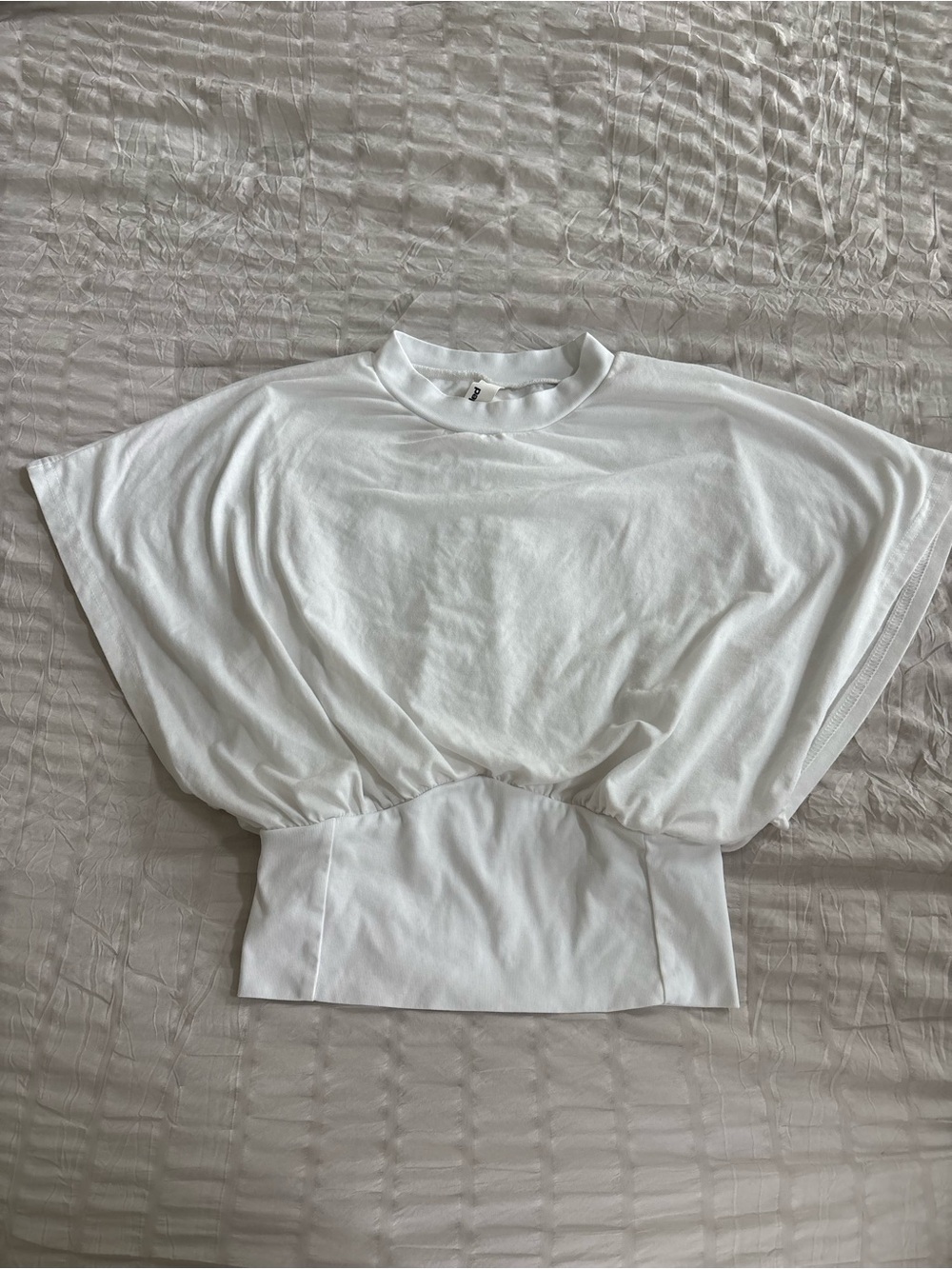 Missguided White Short Sleeve Cropped Tee with Fitted Waist